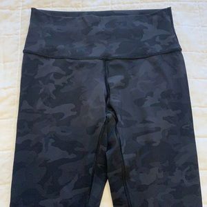 Lululemon wunder under camo 28”